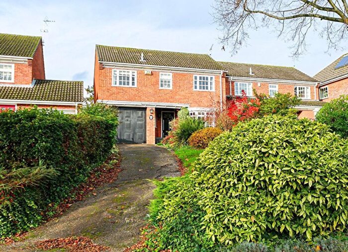 4 Bedroom Detached House For Sale In Coniston Road, Leighton Buzzard, LU7