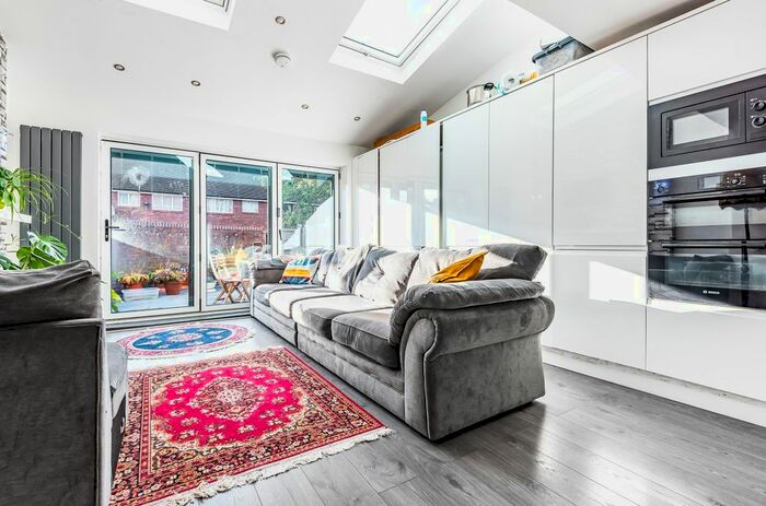 4 Bedroom End Terrace House For Sale In Radnor Road, Peckham, London, SE15