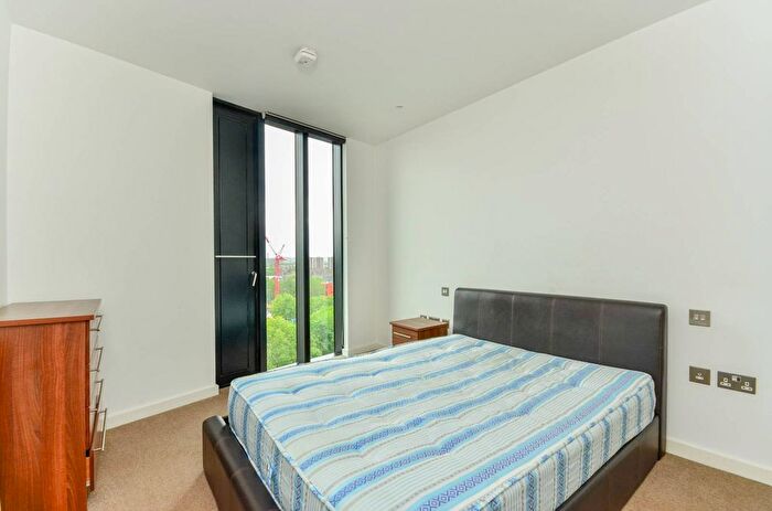 1 Bedroom Flat To Rent In Walworth Road, Elephant And Castle, London, SE1