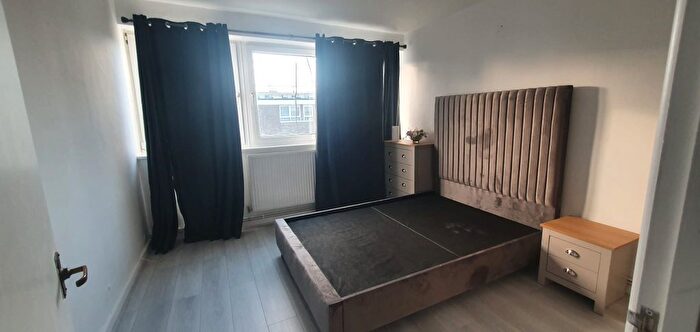 2 Bedroom Flat To Rent In Livermere Road, London, E8
