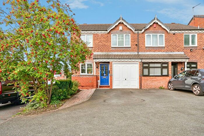 3 Bedroom Semi-Detached House For Sale In Mistletoe Drive, Walsall, West Midlands, WS5