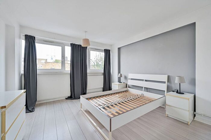 2 Bedroom Flat To Rent In Bacton Street, Bethnal Green, London, E2