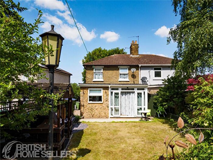 3 Bedroom Semi-Detached House For Sale In Watts Crescent, Purfleet-on-Thames, Essex, RM19