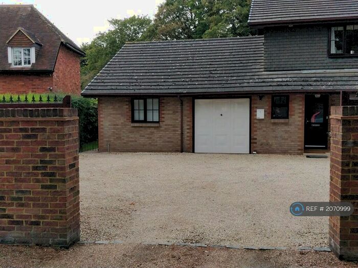 1 Bedroom Flat To Rent In Holyport Road, Holyport, Maidenhead, SL6