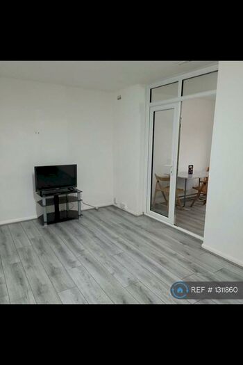 4 Bedroom End Of Terrace House To Rent In Milton Court, Loughborough, LE11