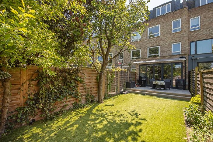 4 Bedroom Terraced House To Rent In Howards Lane, London, SW15