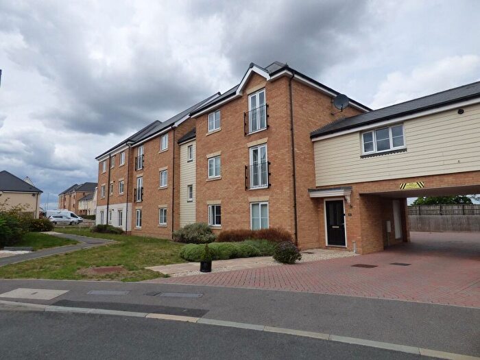 1 Bedroom Flat To Rent In Warwick Crescent, Laindon, Basildon, SS15