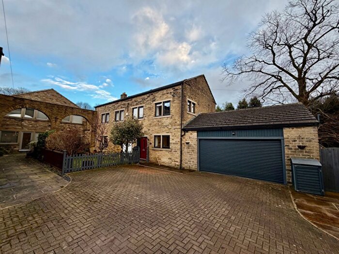 4 Bedroom Detached House For Sale In Grimescar Road, Huddersfield, HD2