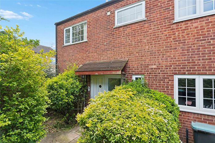 3 Bedroom End Of Terrace House For Sale In Abbots Field, Gravesend, Kent, DA12