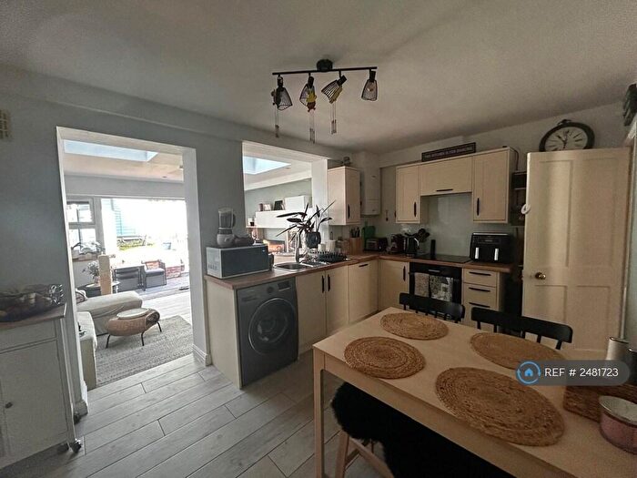 2 Bedroom Maisonette To Rent In Langdon Road, Surrey, SM4