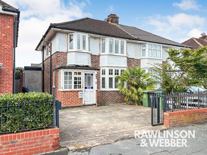 3 Bedroom Semi-Detached House For Sale In Faraday Road, KT8