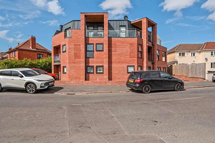 2 Bedroom Flat For Sale In Melton Crescent, Bristol, BS7