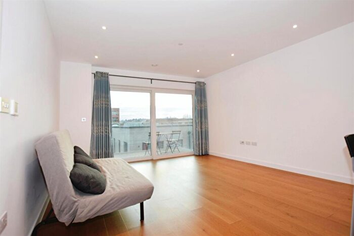 1 Bedroom Flat To Rent In Lismore Boulevard, Colindale, NW9