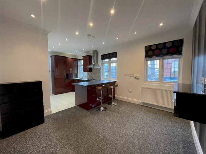 1 Bedroom Flat To Rent In High Street, Bushey, Hertfordshire, WD23