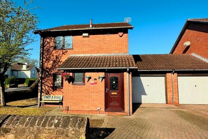 3 Bedroom Detached House To Rent In Rock Court, Nottingham, NG6
