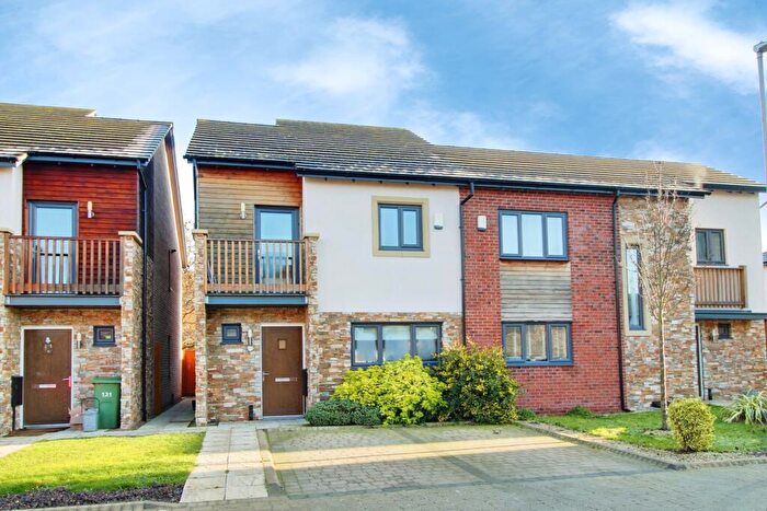 3 Bedroom Semi Detached House To Rent In Hawksbill Way, Fletton, Peterborough, PE2