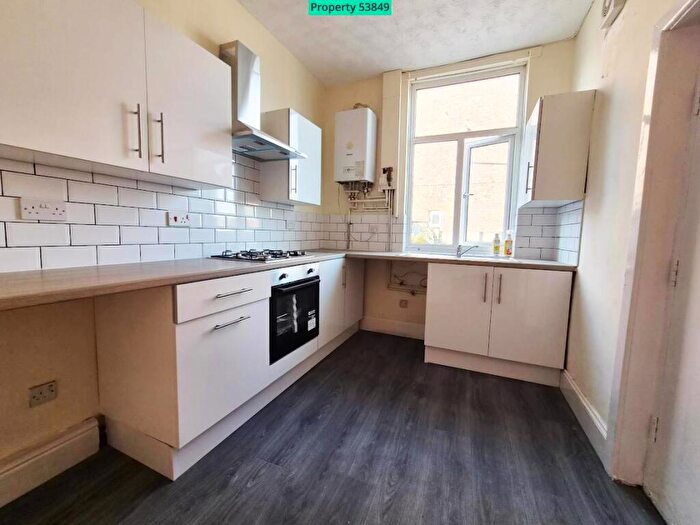 3 Bedroom Terraced House To Rent In Hardman Street, Chadderton, Oldham, OL9