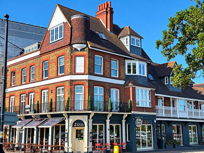 1 Bedroom Apartment For Sale In Bridge Road, East Molesey, KT8