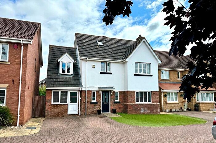 5 Bedroom Detached House For Sale In Bedford Road, Henlow, SG16