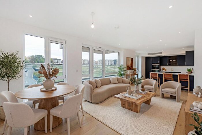 2 Bedroom Flat For Sale In The Claves, Mill Hill, NW7