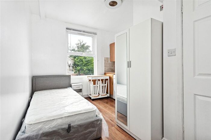 Studio To Rent In Upper Clapton Road, London, E5