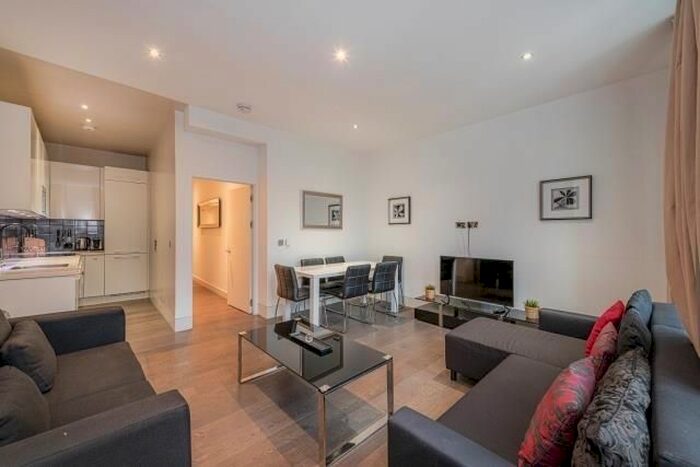 2 Bedroom Flat To Rent In Buckingham Palace Road, London, SW1W