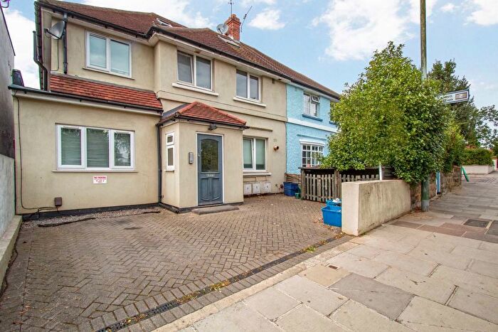 2 Bedroom Flat To Rent In Stanley Road, Teddington, TW11