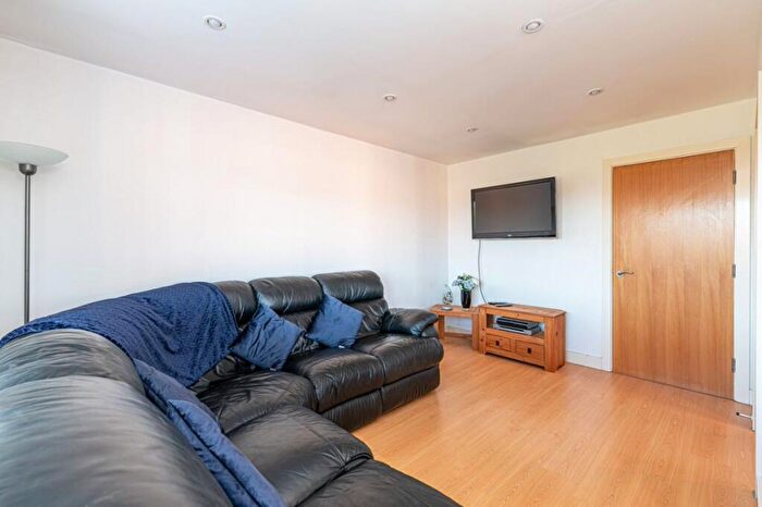 2 Bedroom Apartment To Rent In Hopkinson Court, Walls Avenue, Chester, CH1