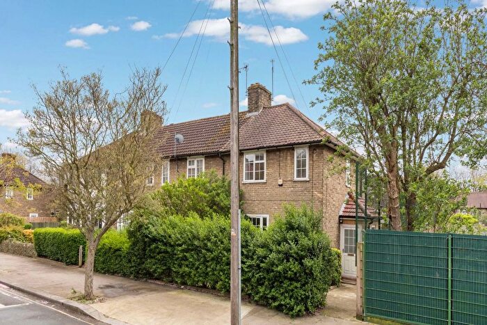 4 Bedroom Property To Rent In Bentworth Road, Shepherds Bush, W12