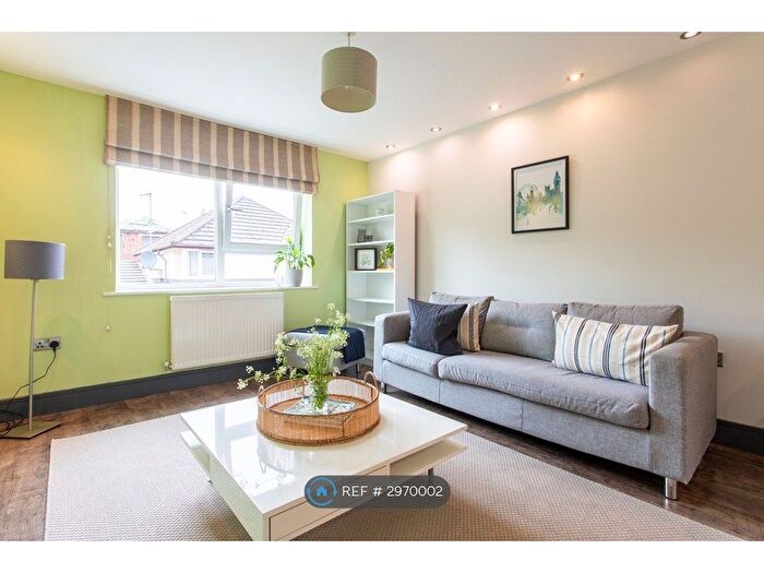 2 Bedroom Flat To Rent In Teal Street, Cardiff, CF24