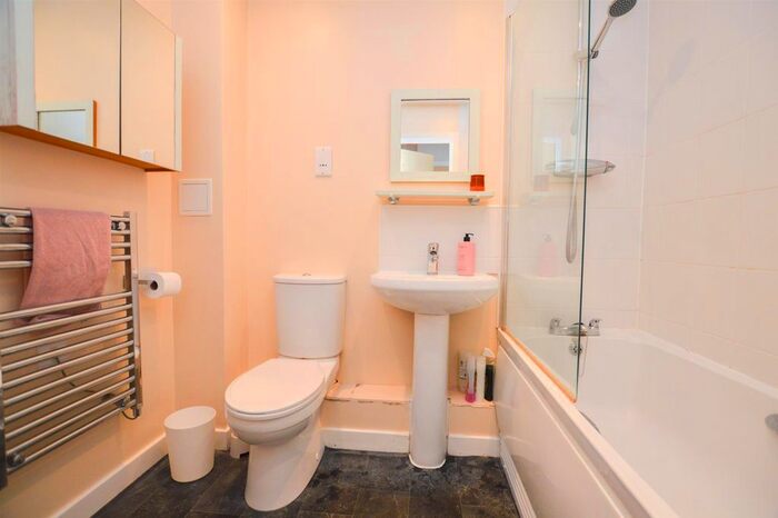 1 Bedroom Flat To Rent In Susans Road, Eastbourne, BN21