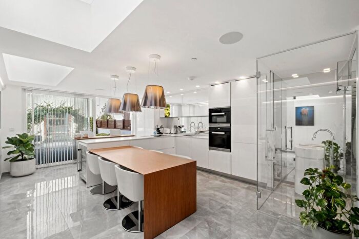 5 Bedroom Terraced House For Sale In Natal Road, London, SW16