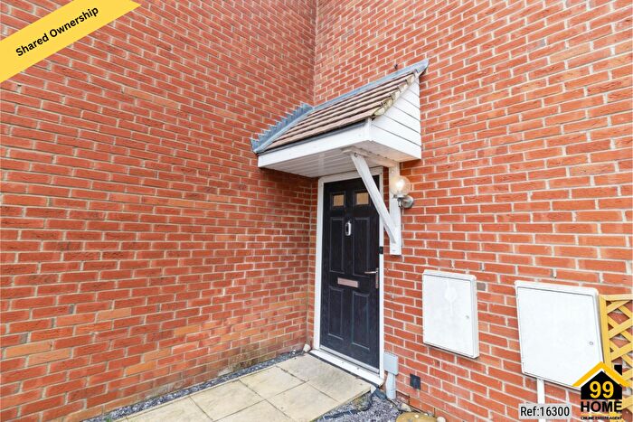 2 Bedroom Maisonette For Sale In Smallbrook, Bedford, MK43