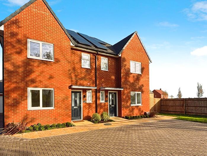 3 Bedroom Semi-Detached House For Sale In Clay Pit Close, Raunds, Wellingborough, NN9