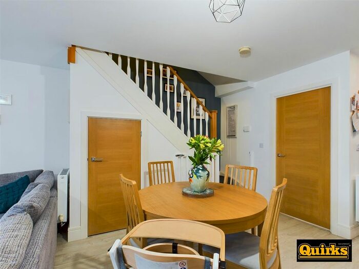 4 Bedroom Detached House For Sale In Farnham Avenue, Wickford, SS11