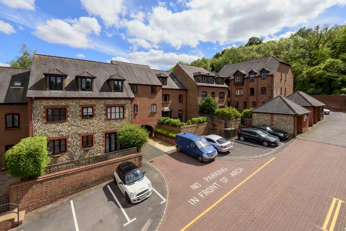 1 Bedroom Apartment To Rent In High Wycombe, Buckinghamshire, HP11