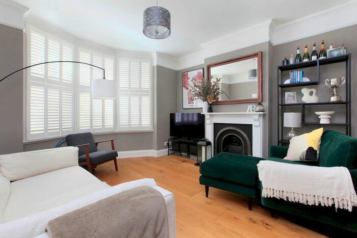 2 Bedroom Flat To Rent In Swaby Road, London, SW18