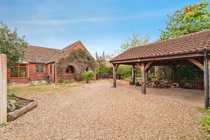 4 Bedroom Detached Bungalow For Sale In Walnut Grove, Fakenham, NR21