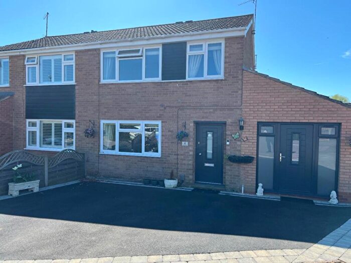 3 Bedroom Semi Detached House For Sale In Cook Close, Rothwell, NN14