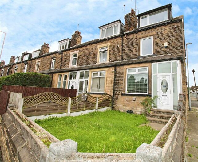 3 Bedroom End Of Terrace House To Rent In Moorside Road, Bradford, BD2