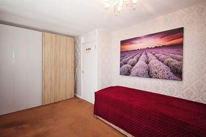 2 Bedroom Flat For Sale In Crown Way, Lillington, Leamington Spa, CV32