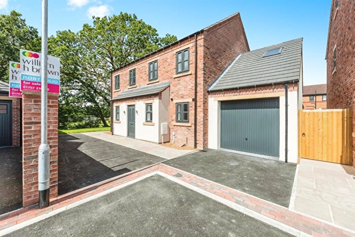4 Bedroom Detached House For Sale In Oakwood Park, Pollington, Goole, DN14