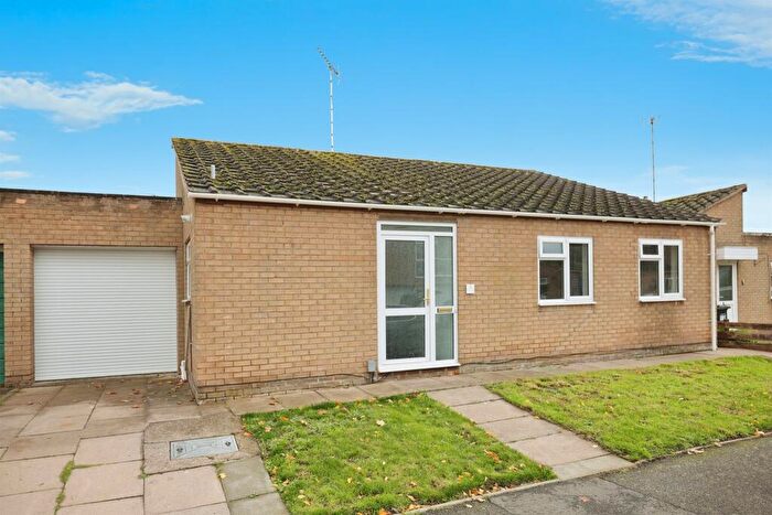 4 Bedroom Semi-Detached Bungalow For Sale In Randolph Close, Leamington Spa, CV31
