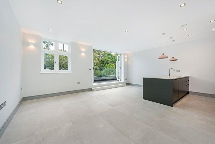 3 Bedroom Flat For Sale In Woodborough Road, London, SW15