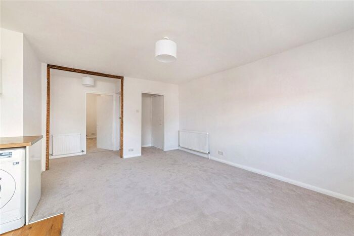 1 Bedroom Terraced House To Rent In Camden Street, Camden, NW1