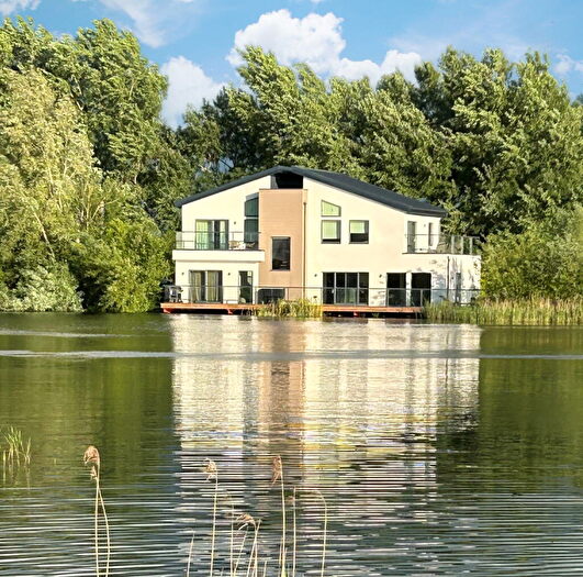 4 Bedroom Detached House For Sale In Waters Edge, GL7