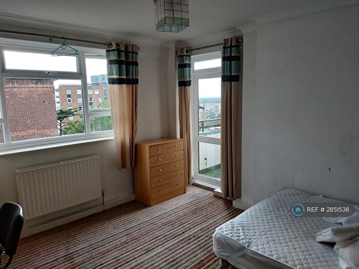 4 Bedroom Flat To Rent In Cumberland House, Kingston Upon Thames, KT2