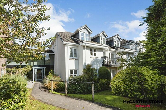 2 Bedroom Apartment For Sale In Radford Court, Tower Road, Liphook, GU30