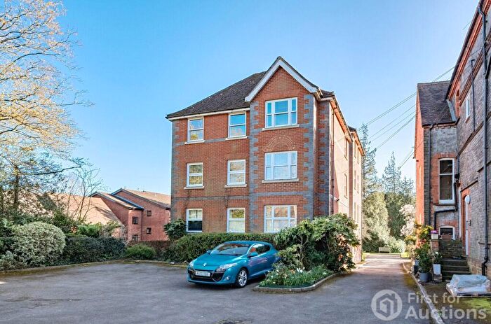 2 Bedroom Apartment For Sale In Derby Road, Caversham, Reading, RG4