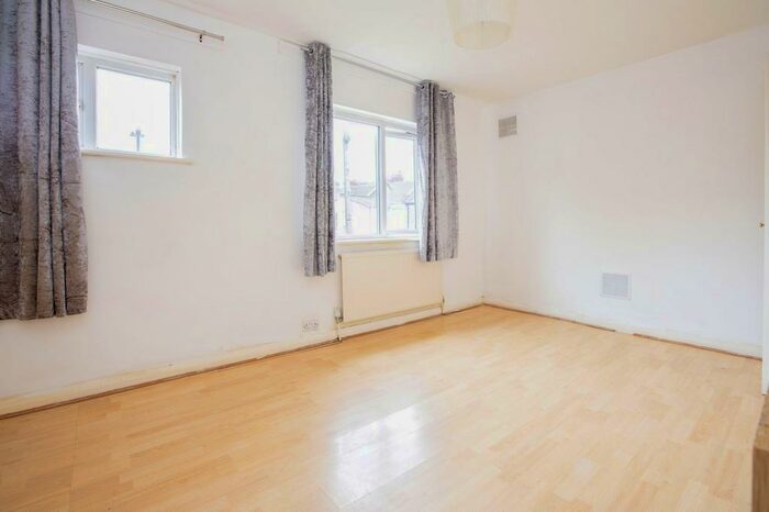 2 Bedroom End Of Terrace House To Rent In Vicarage Lane, London, E6